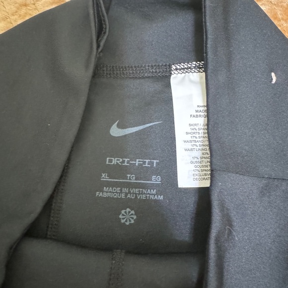 Girl’s Nike Tennis Skirt - Picture 4 of 5